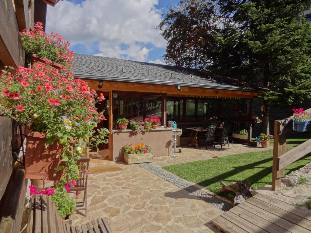 Xalet Refugi Pere Carne Hostel La Molina  Exterior photo